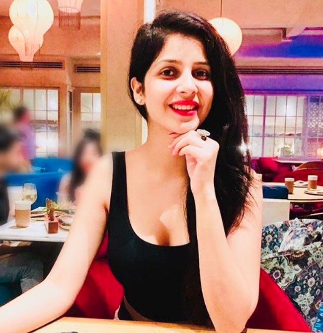 Kaashish Vohra Instagram Photos